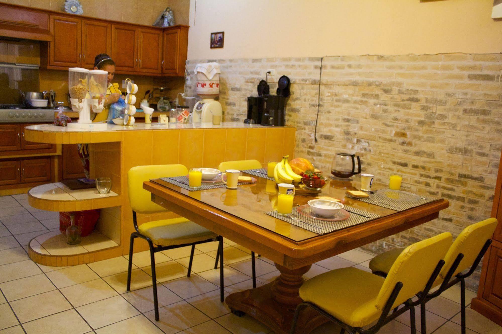 Bed and Breakfast Residencia Los Angeles Guadalajara Exterior foto